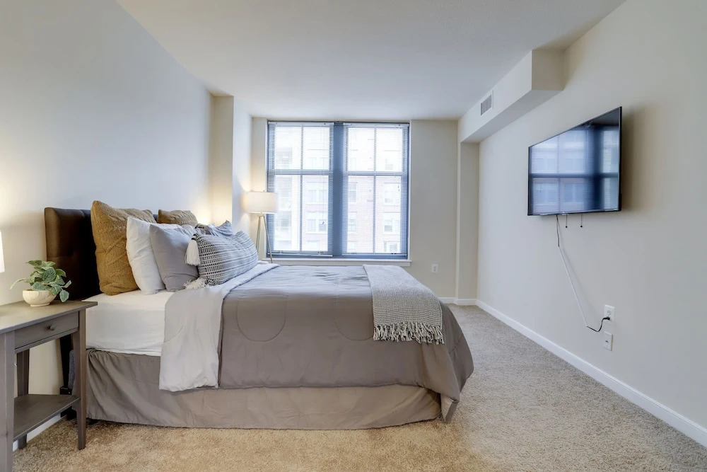Fantastic 1 Bedroom Condo at Arlington