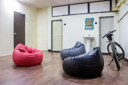 Basera Dormitory and Separate Cabins for Group in Andheri East - Marol