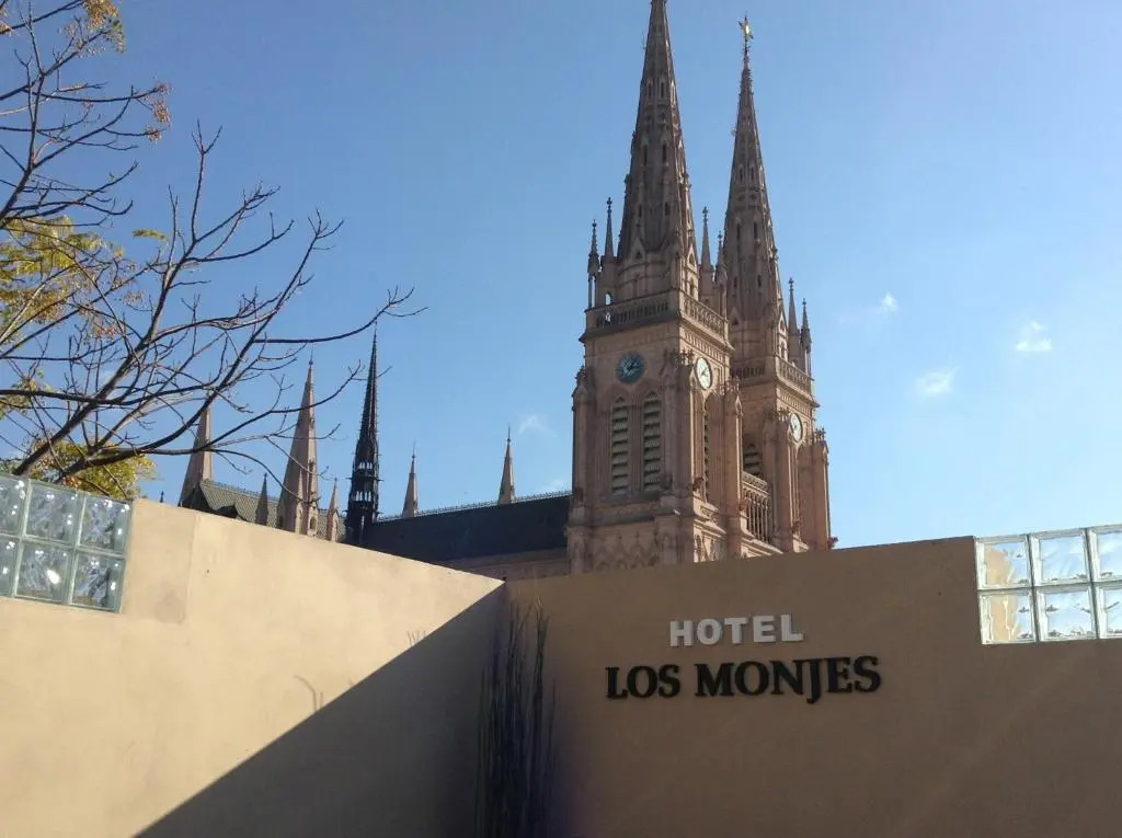 Los Monjes Hotel