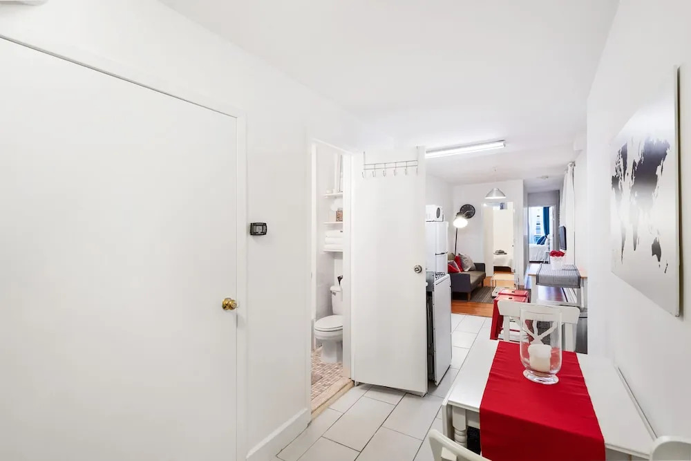 Chelsea Condo - Near Restaurants, Shops, & Trains