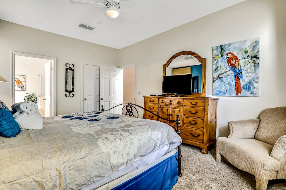 Charming Home With Pool, Pool Spa, Lanai, Central AC, & Washer/dryer