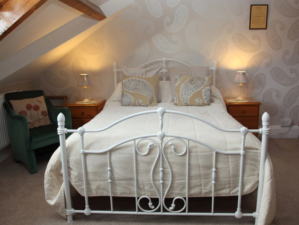Kirkwood Guest House, free parking, electric car point