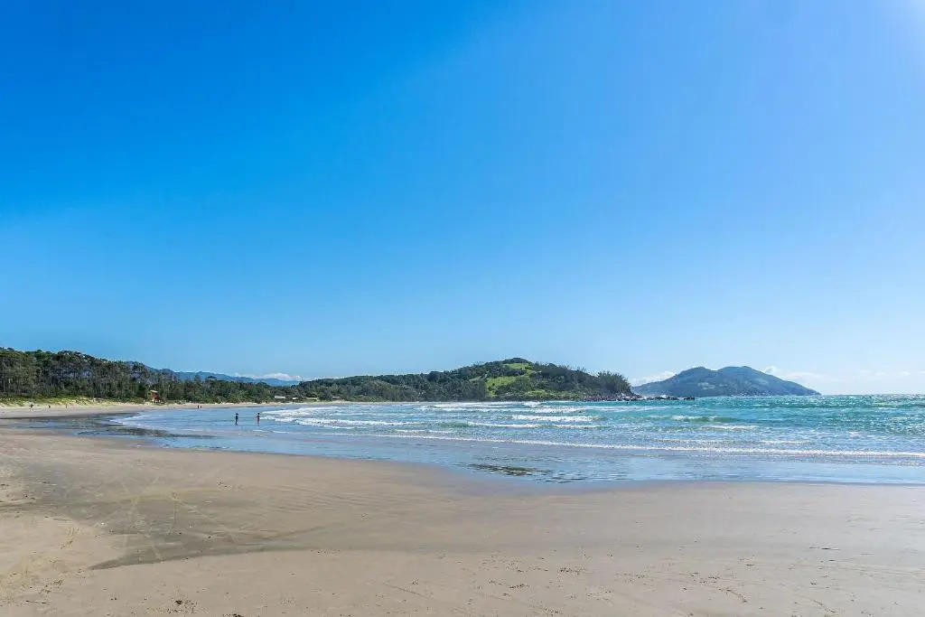 Pé na areia com vista para praia do Ouvidor EGO003