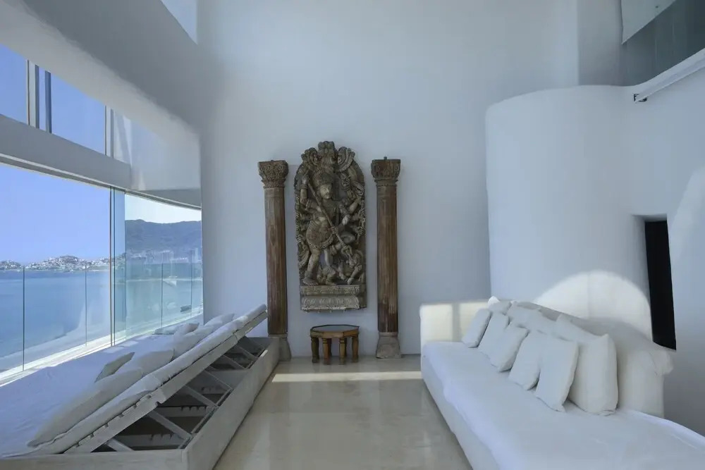 Luxurious Oceanfront Penthouse with Private Pool