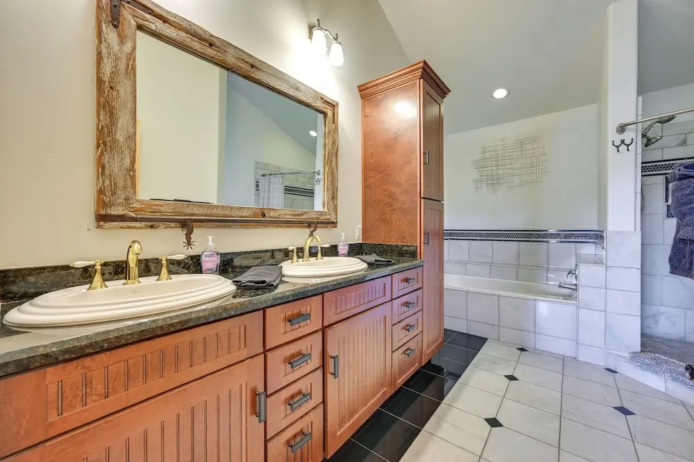 Mtn-view Gem w/ Fire Pit & Deck in Payson