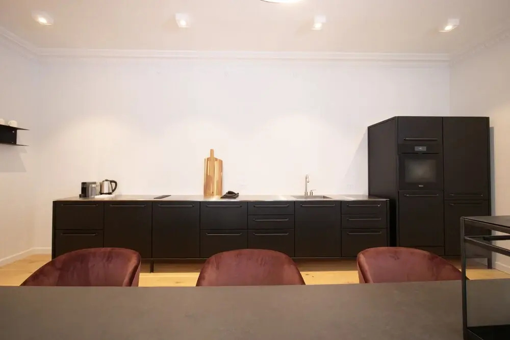 Sanders King - Smart 4-bdr Apt in City Center