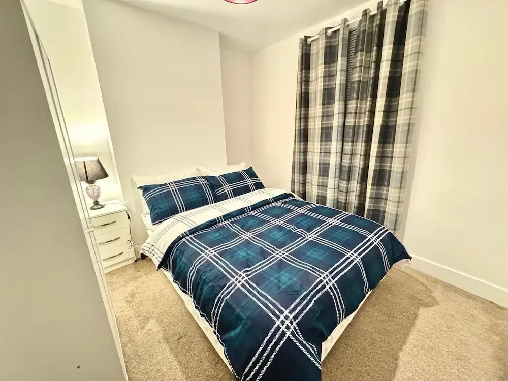 South Croydon - Sleeps 4 - Garden - 85walkingscore