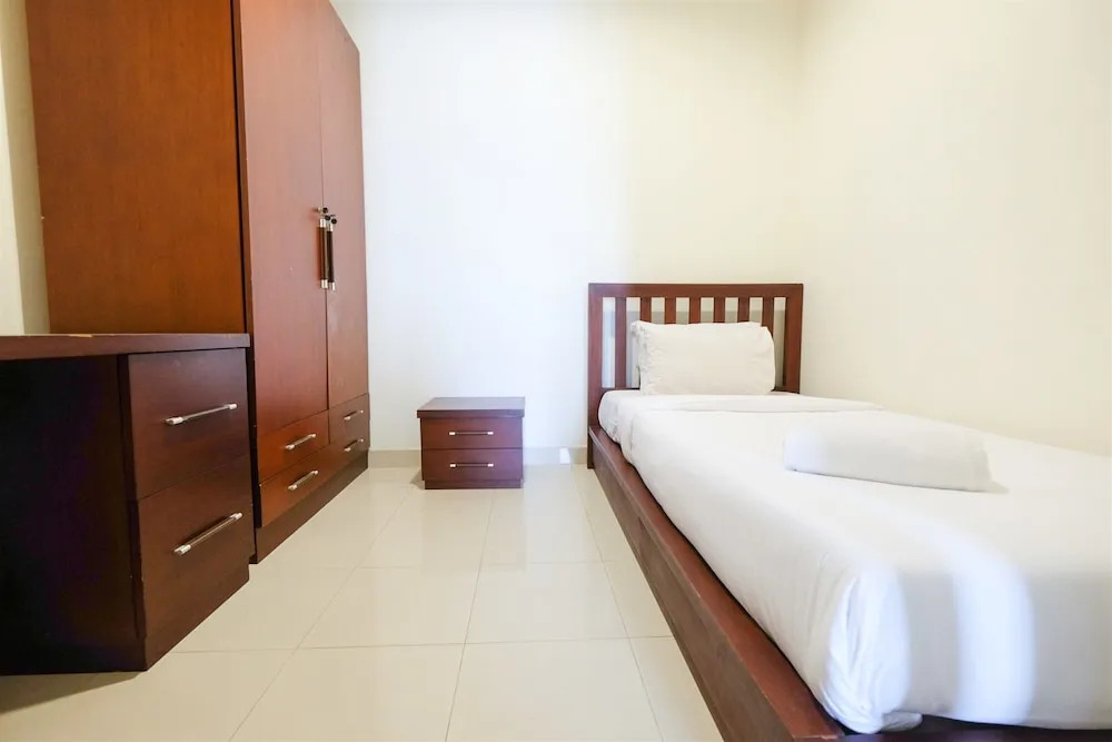 Spacious 2Br Bellezza Apartment