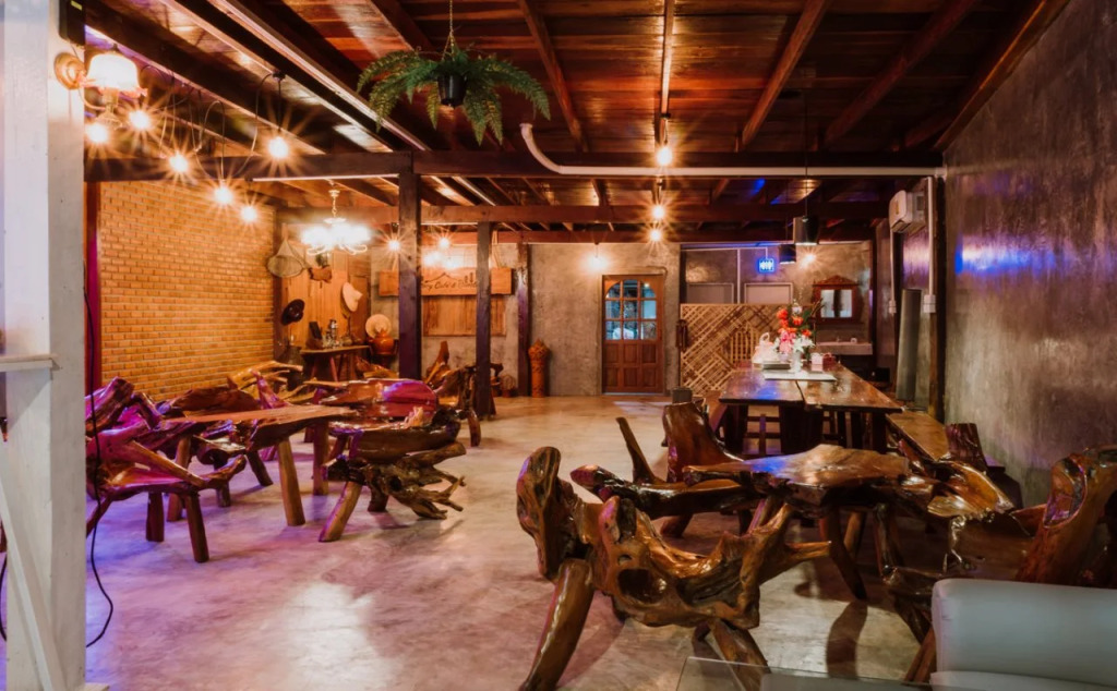 The history cafe & guesthouse