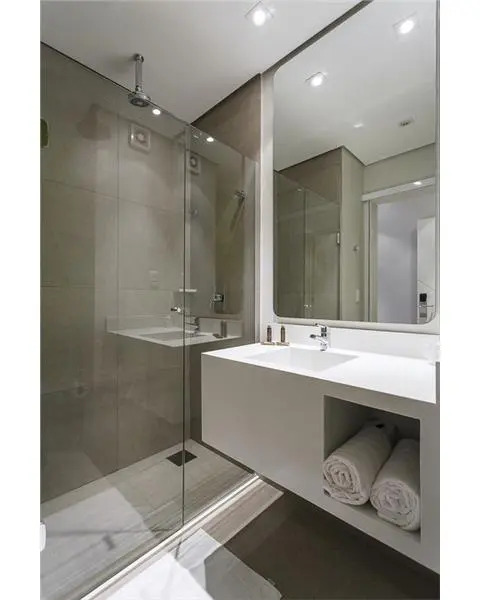 DMax Hotel