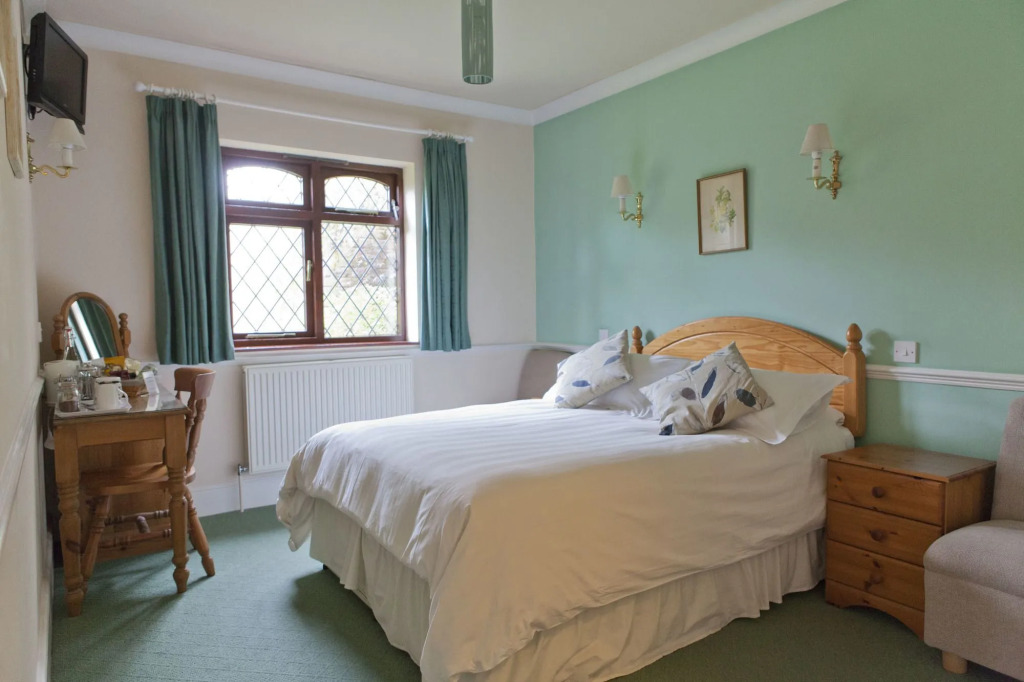 Toothbrush Rooms at Lattice Lodge - Guest Kitchen & EV Recharging