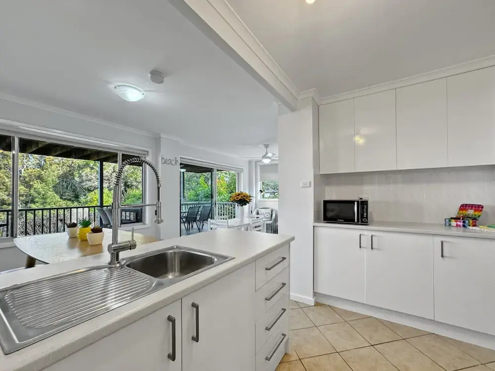 Oceanfront 4-bed Haven With BBQ & Alfresco Dining