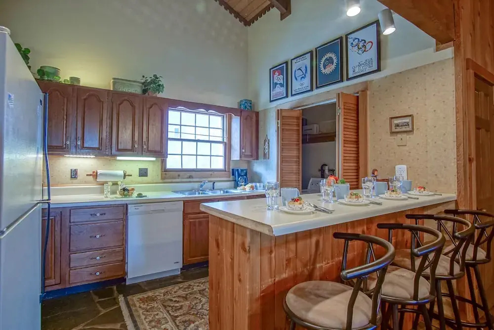 Whistlepunk #24: 4 Bedroom, 3 Bath: Slope Side, Wood Fireplace