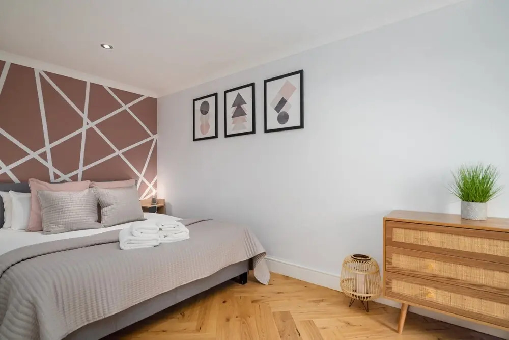 Guestready - Unique Home Near Wimbledon With Gorgeous Deck and Parking, Morden