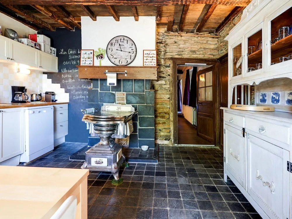 Cozy Holiday Home in Gros-Fays with Terrace