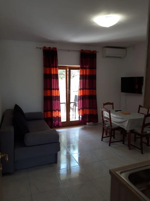 Apartments Limuni