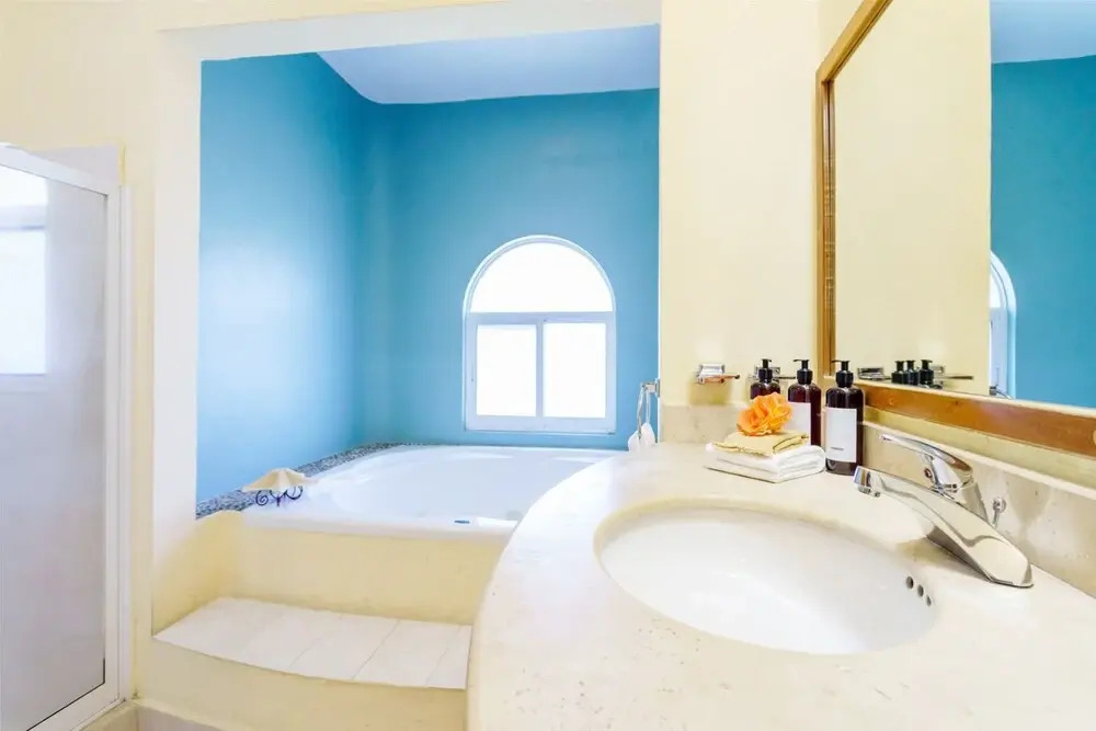Private Villa with Pool, Golf, Patio & 5th Ave Access