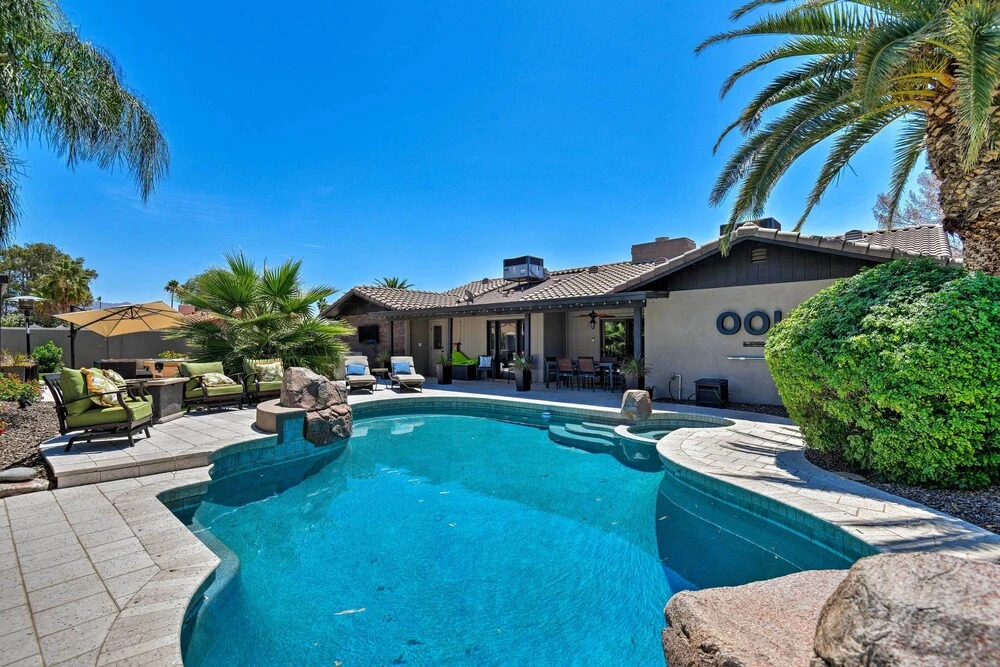 Scottsdale Oasis w/ Outdoor Bar & Pool!