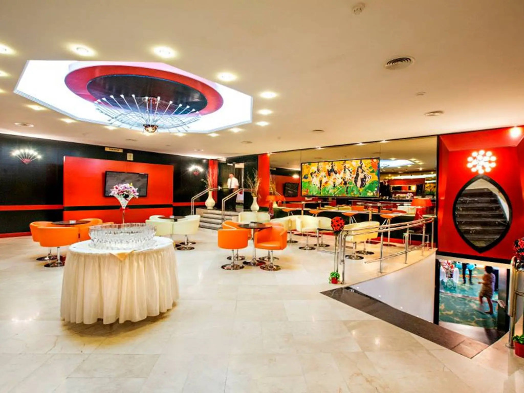 Hotel Aro Palace