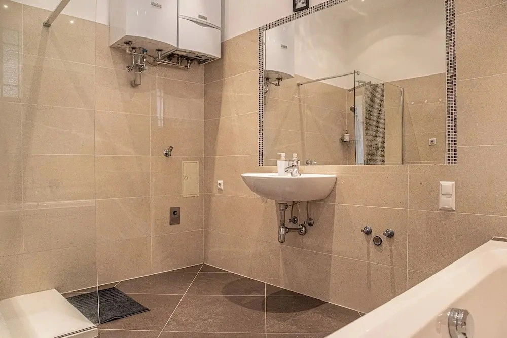 Special Vintage Apartment Near Downtown