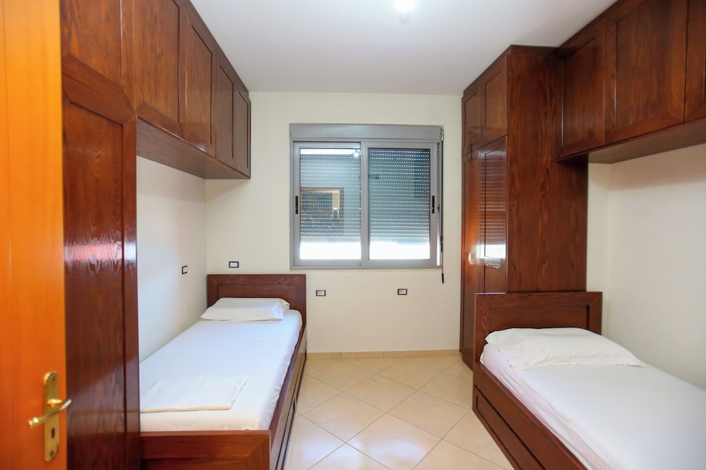 Holiday 2-bed Apartment Seaview
