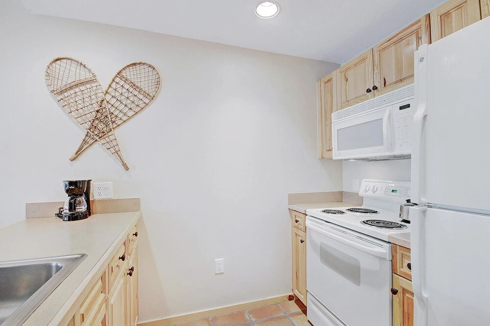 Tx202 Taylors Crossing 1 Bedroom Condo by RedAwning