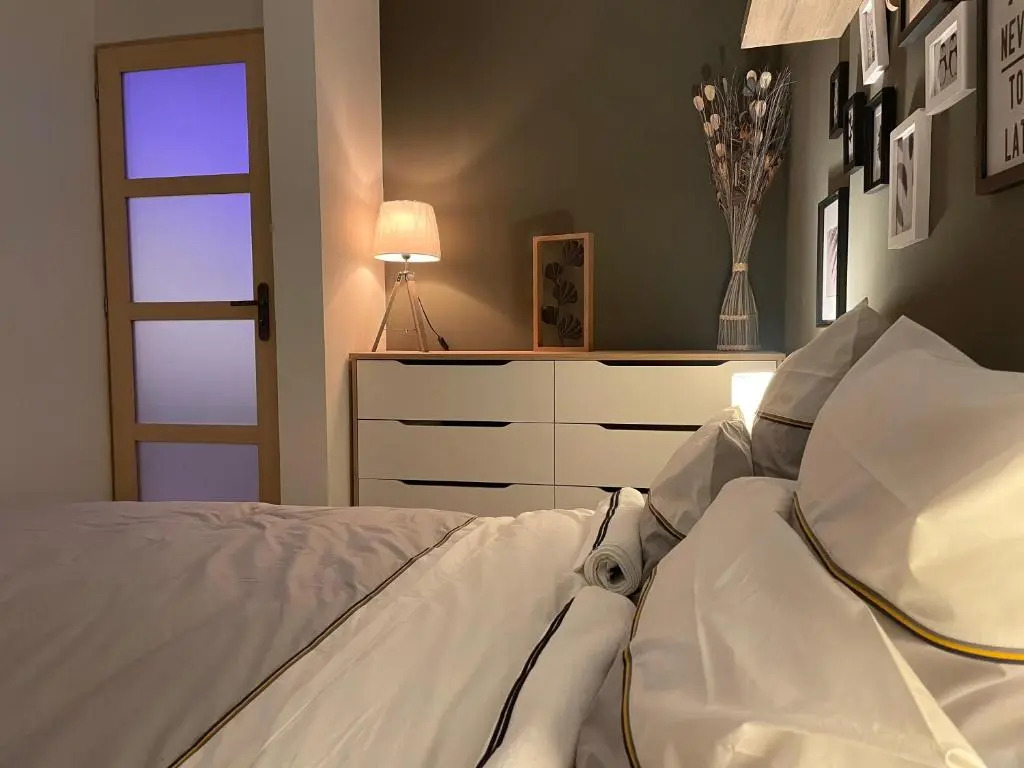 Mille et une nuit, appartement en RDC avec exterieur et parking