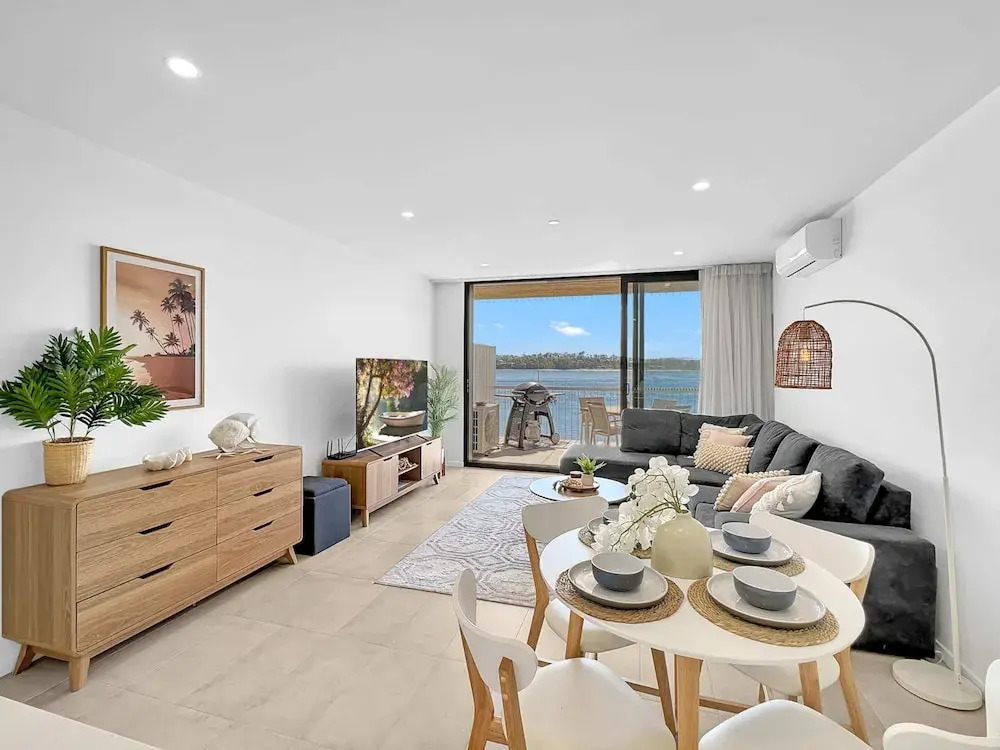 Modern 1-bedroom Apt With Sweeping Water Views