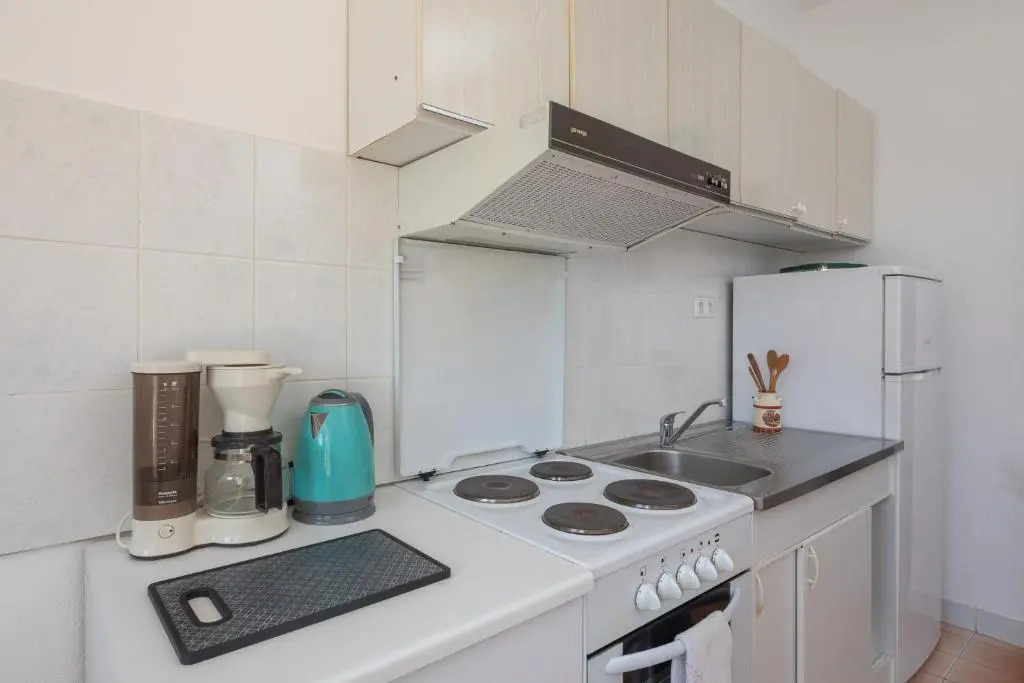 Apartments near beach Babic
