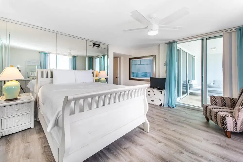 Shoreline Towers 3083