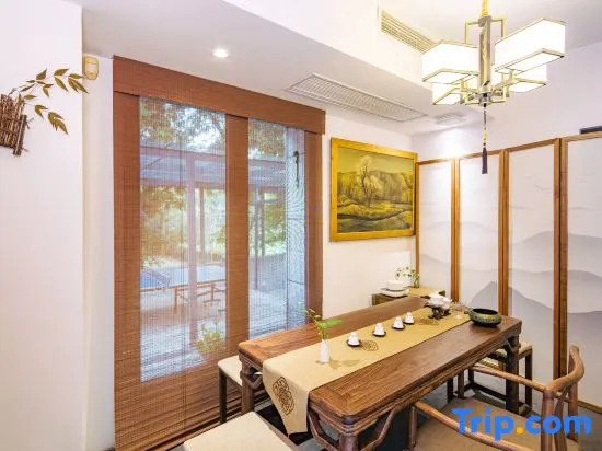Xunrong House