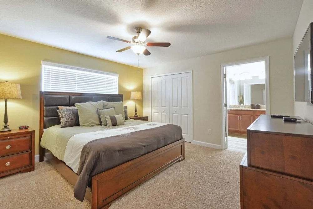 Storey Lake- 4 Bedroom Townhome W/spashpool-1619st Townhouse