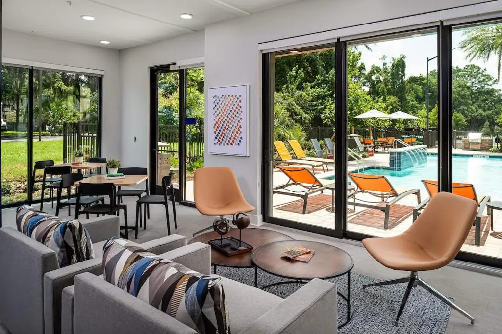 Deluxe One Bedroom Apartment