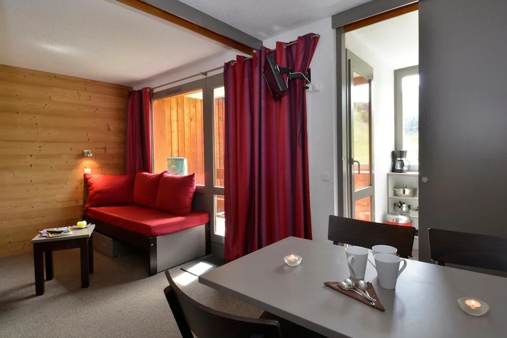 Residence Saintjacques Refurnished Divisible Studio for 4 People of 28 mÂ² on the Slopes Rs201