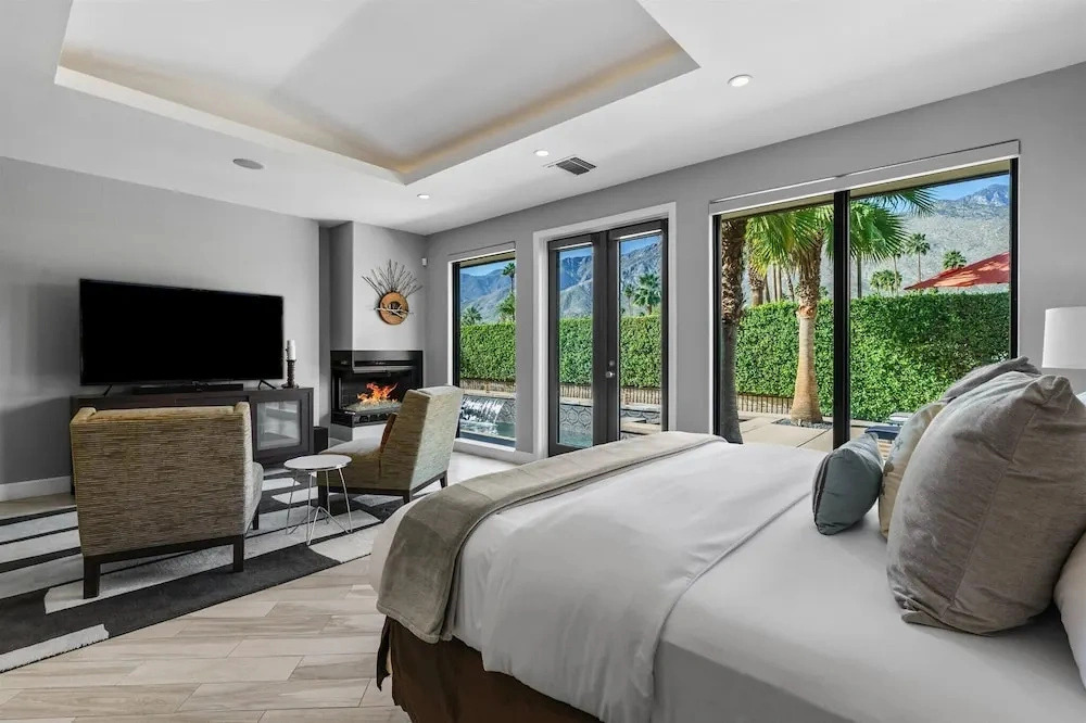 Polynesian Luxe Palm Estate
