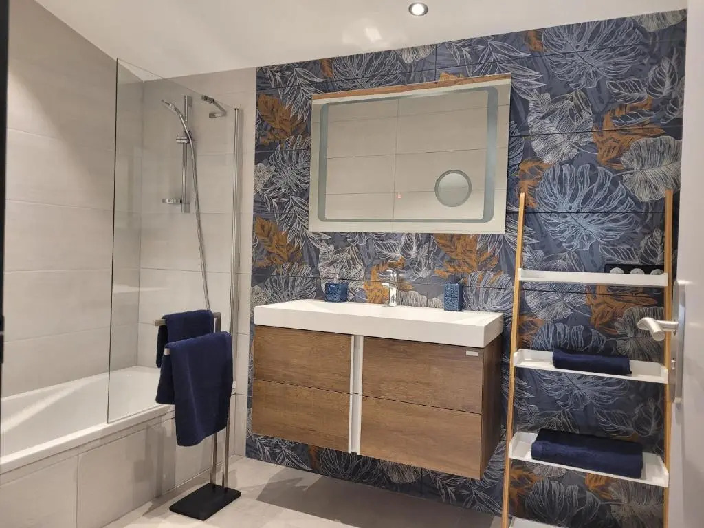 gîte du ruisseau 80m2, maison entière au calme, 2 chambres 2 salles de bain avec terrasse et garage