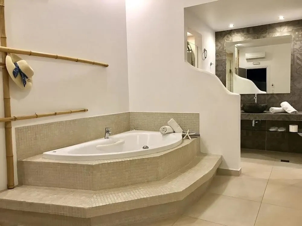 Queen Elegant Suites