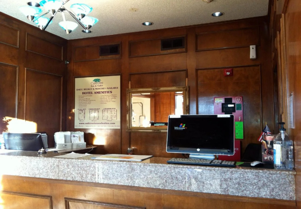 Oaktree Inn and Suites