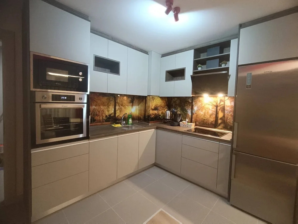 Luxury 19th Floor Condo With Pool, Gym & City View