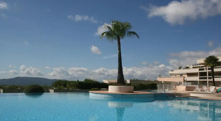 Cannes Golf Apartment