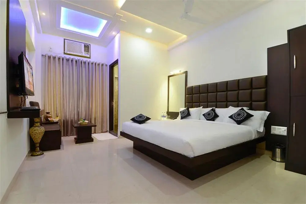 OYO 1493 Hotel Madhushrie