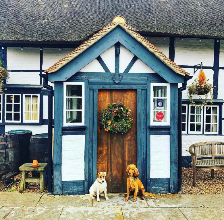 The Bottle & Glass Inn - Book All 3 Rooms