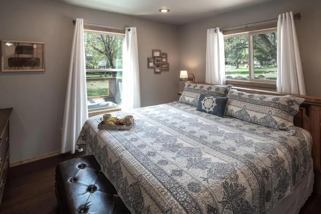 Starlight Cabin, 1 Bedroom, Sleeps 4, Great Views, Hot Tub, WiFi, HDTV
