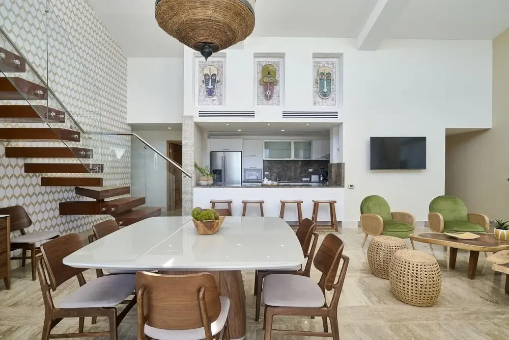 Luxury Beach Penthouse w Private Deck Ocean Views C-402