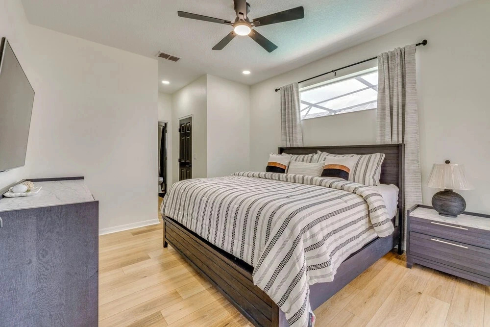 Theme Park Hub 4 Mi to Disney! Poolside Retreat