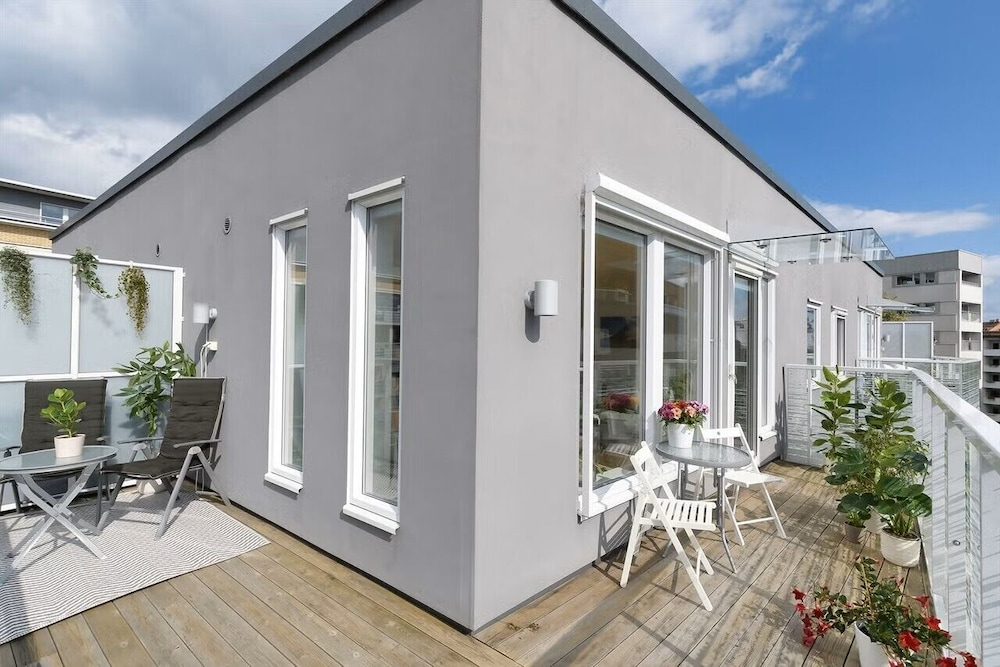 Charming Oslo Apt - Modern Comfort & City View