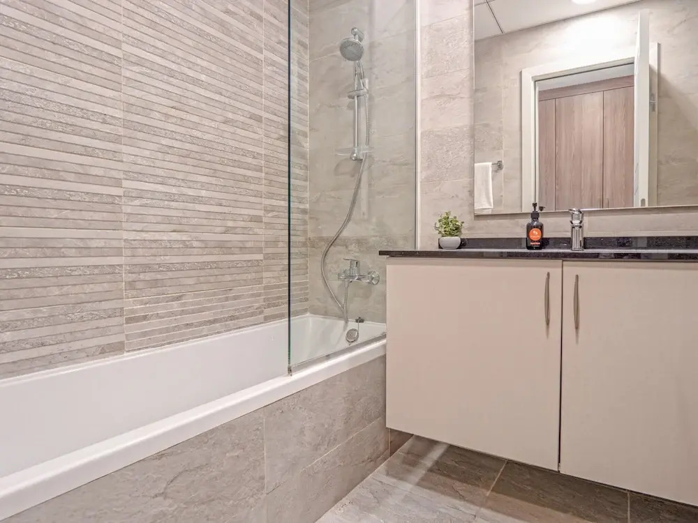 Easygo-upgraded 1bdr Polo Residence