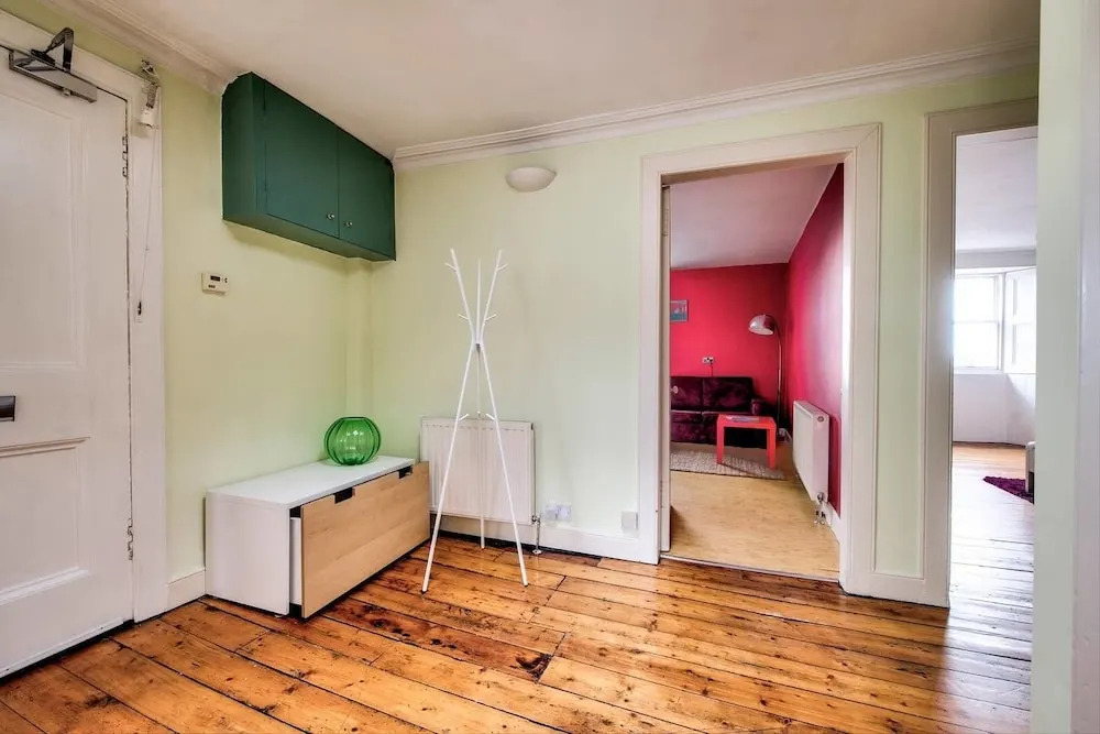 Top Floor 3BR Apt Near Edinburgh Castle