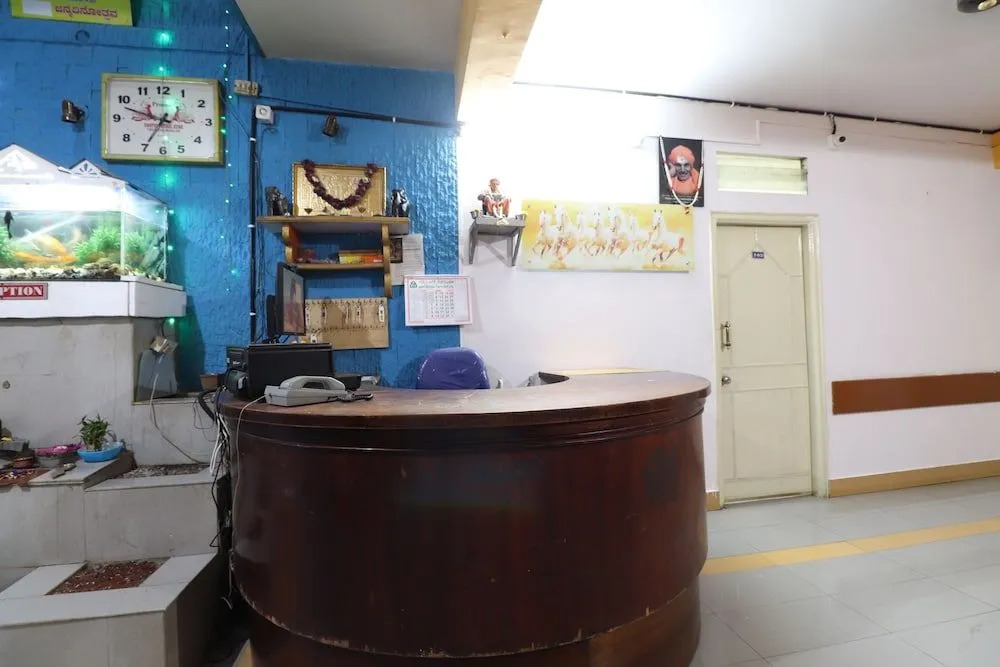 Spot On 37711 Vishwas Delux Lodge