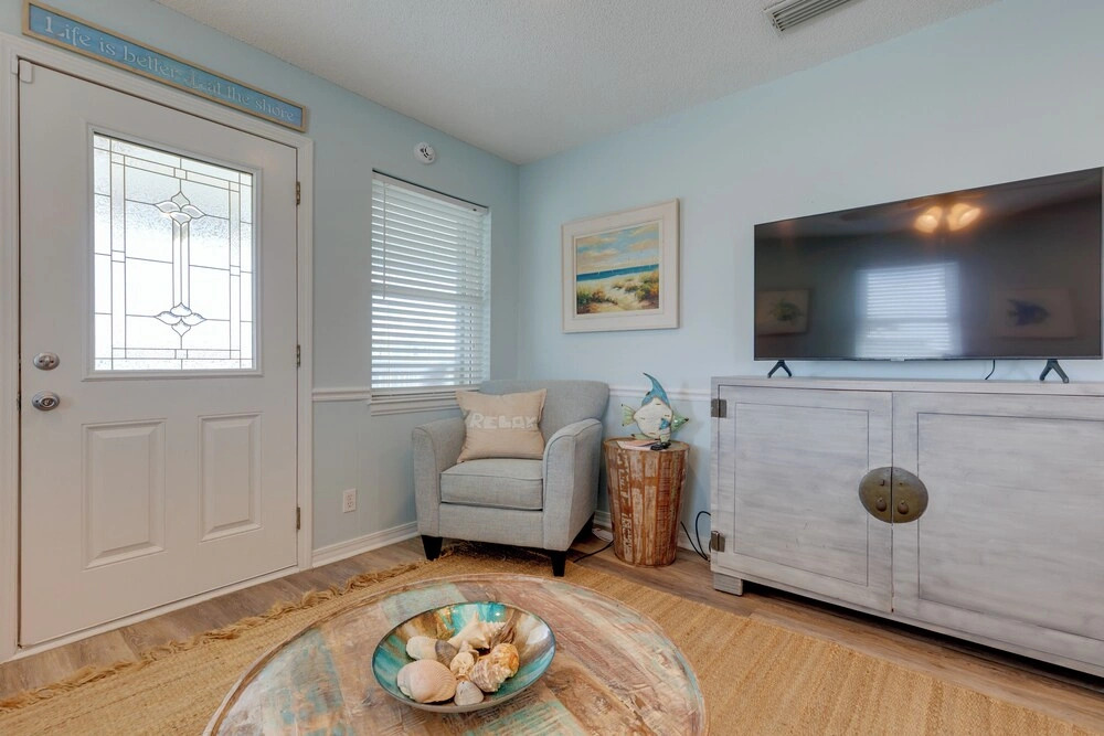 1 Block to Gulf: Dauphin Island Retreat w/ Views